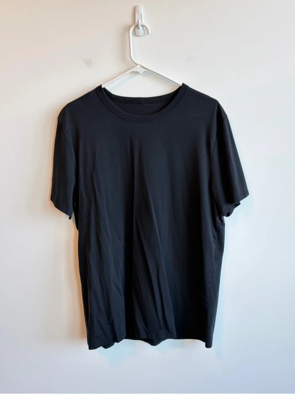 Lululemon Classic Black Crew Neck Tee Size Medium - Picture 2 of 8